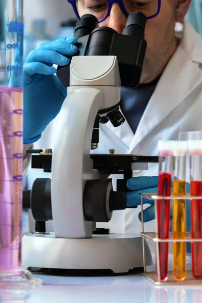 Researcher Engineer Working Samples Chemical Laboratory Chemist Looking Microscope Sample — Zdjęcie stockowe