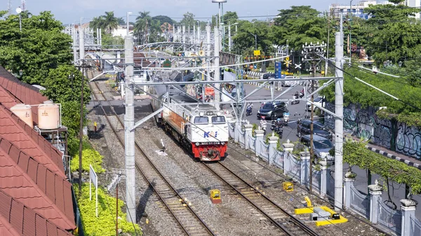 Yogyakarta Indonesien Nov 2021 Landskapsfoto Ett Indonesiskt Tåg Som Rör — Stockfoto