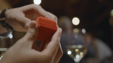 Erkek arkadaşına evlilik teklif