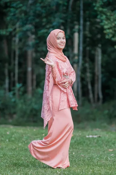 Portret Van Moslim Schoonheid Vrouw Dragen Hijab — Stockfoto