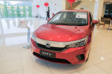 Kuantan, Malezya - 8 Ocak 2022: Kuantan, Malezya 'daki Honda araba galerisi. 2022 Honda Şehri Hatchback.