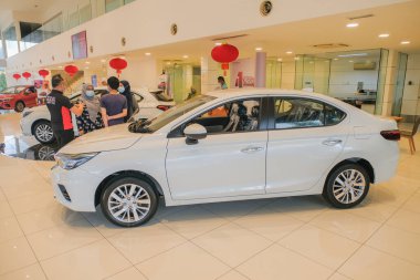 Kuantan, Malezya - 8 Ocak 2022: Kuantan, Malezya 'daki Honda araba galerisi. 2022 Honda Şehri Hatchback.