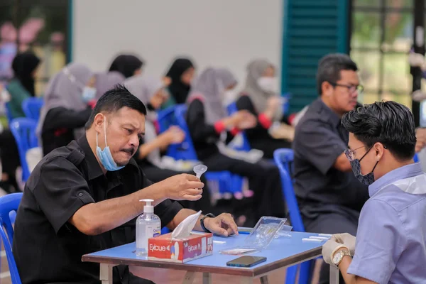 Muadzam Shah Malaysia Januari 2022 Lärare Gör Covid Snabbtest Med — Stockfoto