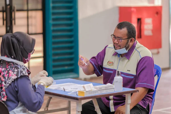 Muadzam Shah Malesia Gennaio 2022 Insegnante Fare Covid Test Rapido — Foto Stock