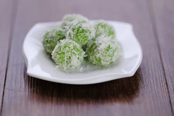 Malezya Malay geleneksel incelik buah melaka aradı. yapışkan pirinç olmak ve palm şeker ya da esmer şeker ile dolu.