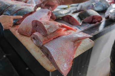 taze balık Balık pazarı içinde.