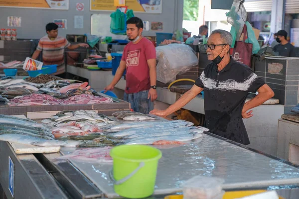Бесера Малайзія Квітня 2022 Продавець Риби Пропонує Свіжу Рибу Рибному — стокове фото