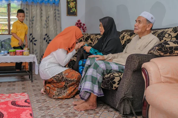 Batu Pahat Μαλαισία Μαΐου 2022 Μουσουλμανική Γονάτισμα Κατά Διάρκεια Του — Φωτογραφία Αρχείου