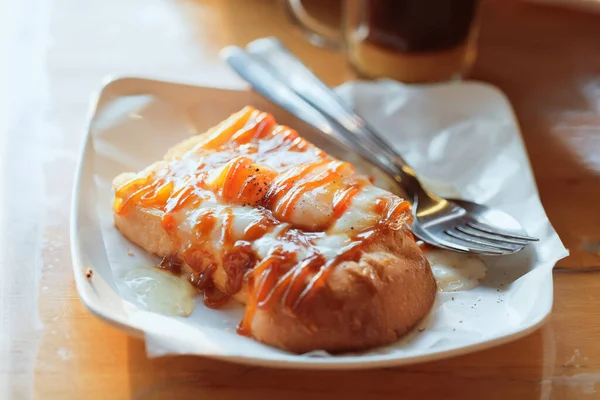 Roti bakar veya tost ekmeği, şeker, margarin, tereyağı, yumurta ve reçel gibi iki dilim ekmek ve dolgu malzemesinden oluşan bir Malezya sandviçi.