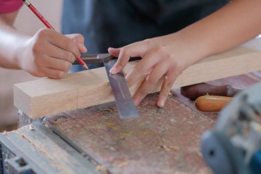 Marangoz ahşap tahta atölye çalışmaları