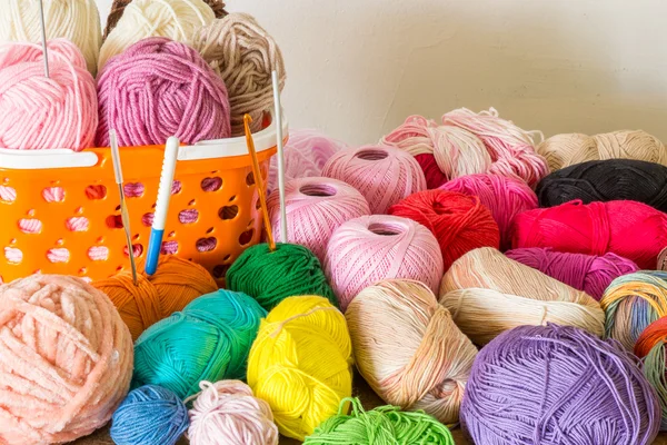 手の編むことのための装飾的な糸 — ストック写真