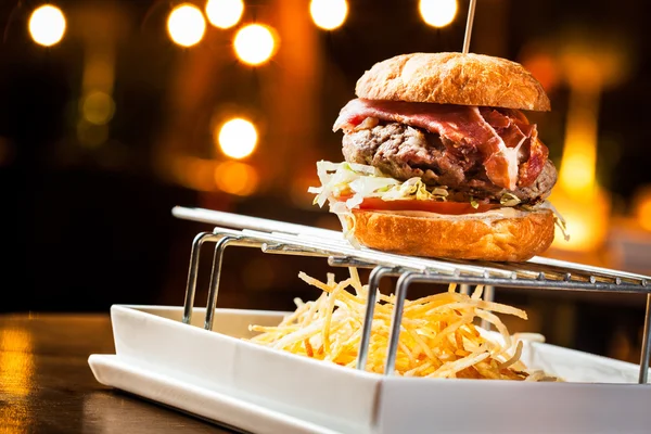 Burger and fries — Stock Photo, Image