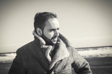ciddi adam