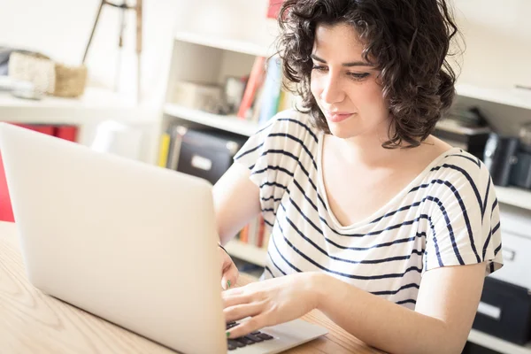 Laptop Kullanılıyor
