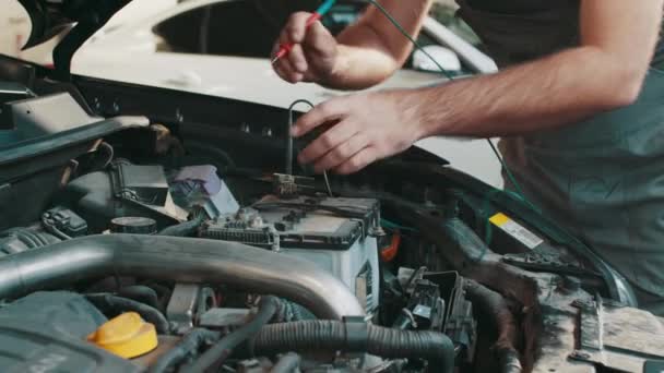 Mechanic electrician checking repairing upgrading wiring. Auto service workshop. Regular preventative car maintenance. Auto service, maintenance concept. Electrician troubleshooting a car engine. — Vídeo de stock