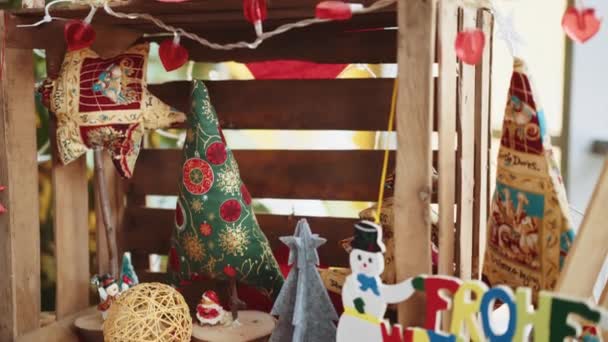 Bir Sürü Hediye Kutusu Noel Süslemeleri Bokeh Işıklarıyla Süslenmiş Güzel — Stok video