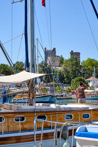 Tourists Walk Embankment Resort Town Bodrum Bodrum Turkey July 2022 — Zdjęcie stockowe