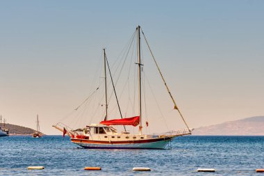 Bodrum seti, Türkiye 'den Ege Denizi' nde tekne ve yat manzarası. Deniz Burnu