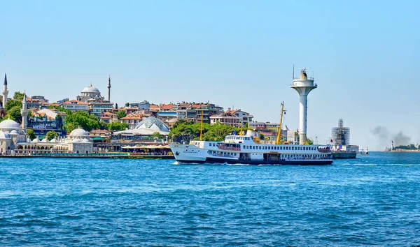 Istanbul Turkey July 2022 View Bosphorus Embankment Uskudar People Sit — Stock Photo, Image