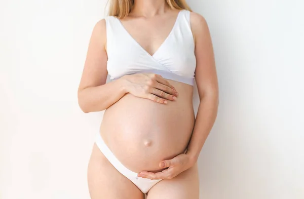 Estudio Vientre Embarazada Sobre Fondo Blanco Foto Alta Calidad Fotos De Stock Sin Royalties Gratis