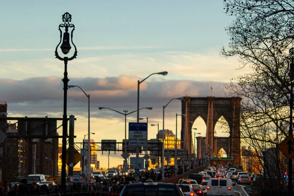 Nowy Jork Usa Grudnia 2018 Ruch Pojazdów Turystów Moście Brooklyńskim — Zdjęcie stockowe