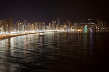 Benidorm manzarası, gece
