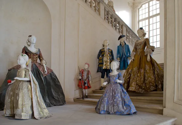 barokke of Victoriaanse kleding en jurkenBarok ya da Victoria kıyafetler ve elbiseler