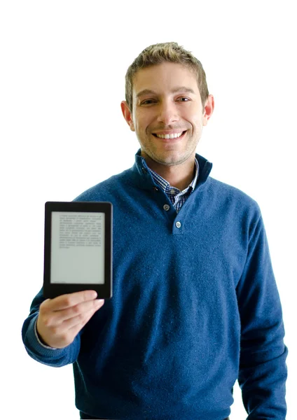 Красивый молодой человек, показаны для чтения электронных книг — стоковое фото