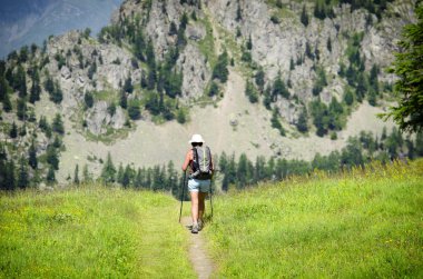 yürüyüş, bir dağa trekking kadın