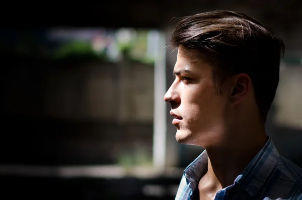 Profile of handsome young man in urban environment — Stock Photo, Image