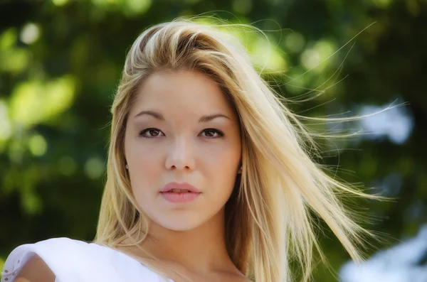 Gorgeous blonde girl headshot outdoors — Stock Photo, Image