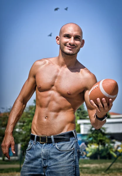 Fit young man naked with football — Stock Photo, Image