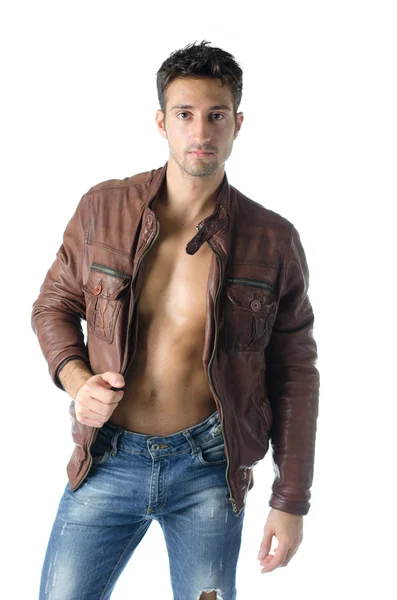 Hombre joven guapo con chaqueta de cuero en el torso desnudo —  Fotos de Stock