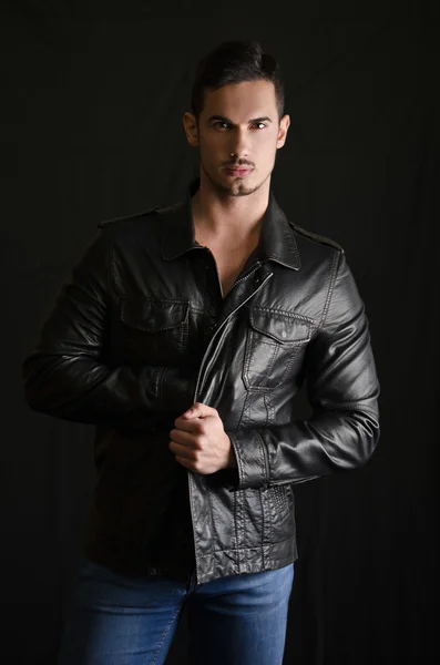 Portrait of attractive young man with leather jacket and jeans — Stock Photo, Image