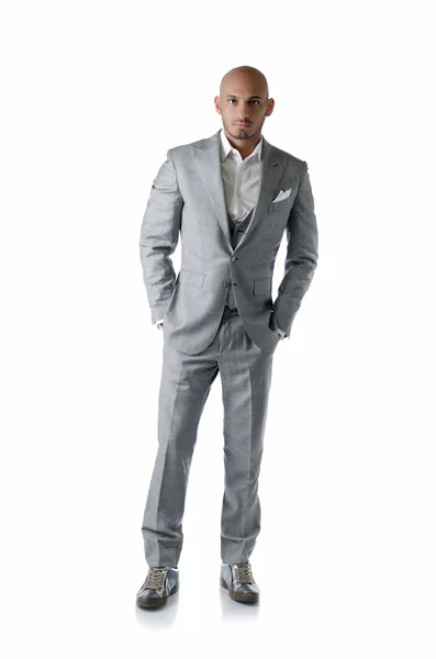 分離したビジネス スーツでエレガントな若い男のフルボディ ショット — ストック写真