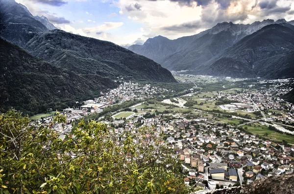 Вид valchiavenna долину, в Північній Італії — стокове фото
