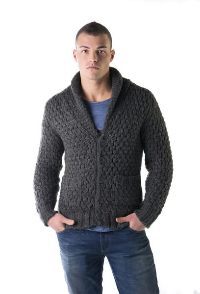 Attraktiver junger Mann mit Wollpullover und jeans — Stockfoto