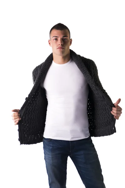 Attraktiv ung man med ull tröja och jeans — Stockfoto