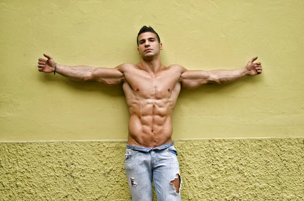 Handsome, muscular young man shirtless with arms spread open — Stock Photo, Image