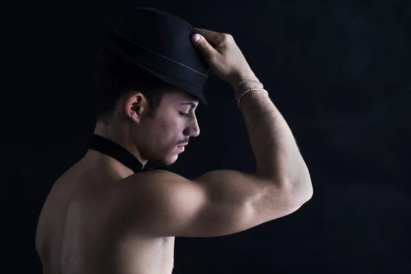 Profile of shirtless young latino man with black fedora hat — Stock Photo, Image