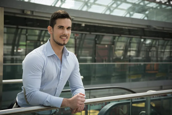 Handsome young man in train station or airport — Stock Photo, Image