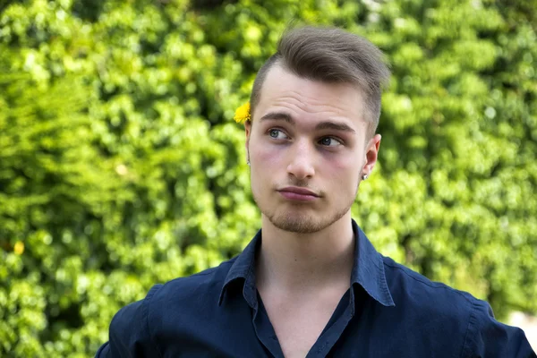 Attractive young man with unsure expression, thinking — Stock Photo, Image