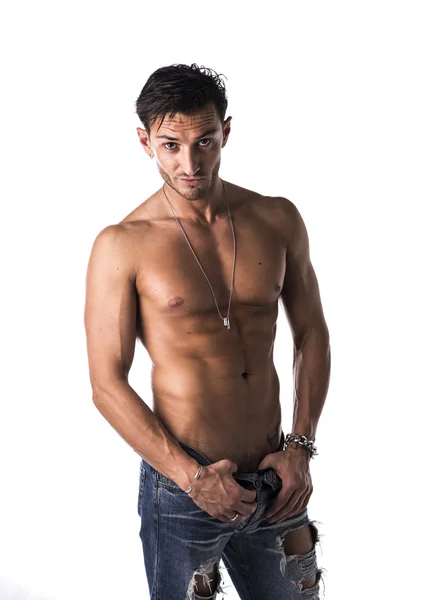 Pohledný štíhlý, shirtless muž v džínách — Stock fotografie