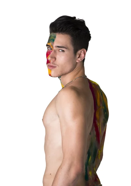 Hombre joven atractivo sin camisa, piel pintada por todas partes con brigh — Foto de Stock
