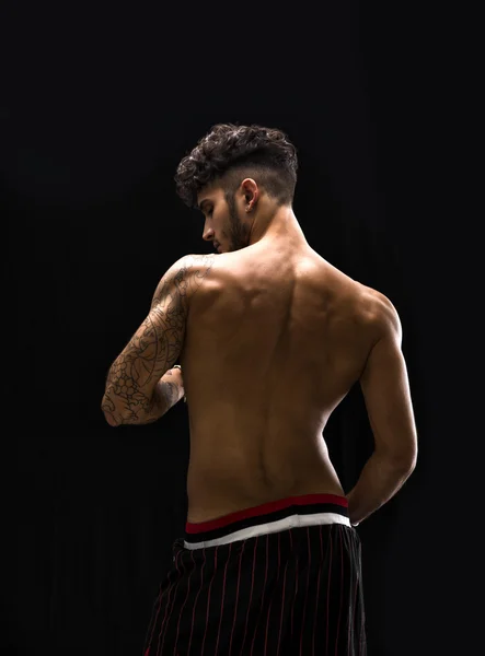 Hombre Atlético con tatuaje — Foto de Stock