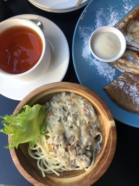 Mantarlı ve havuçlu makarna.