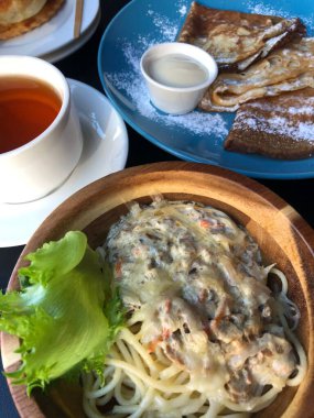 Mantarlı ve havuçlu makarna.