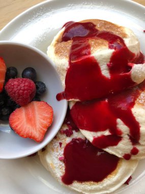 çilek reçeli ile lezzetli gözleme