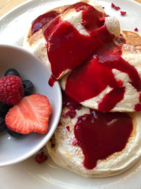 çilek reçeli ile lezzetli gözleme