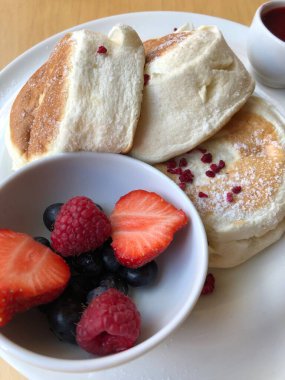 çilek reçeli ile lezzetli gözleme